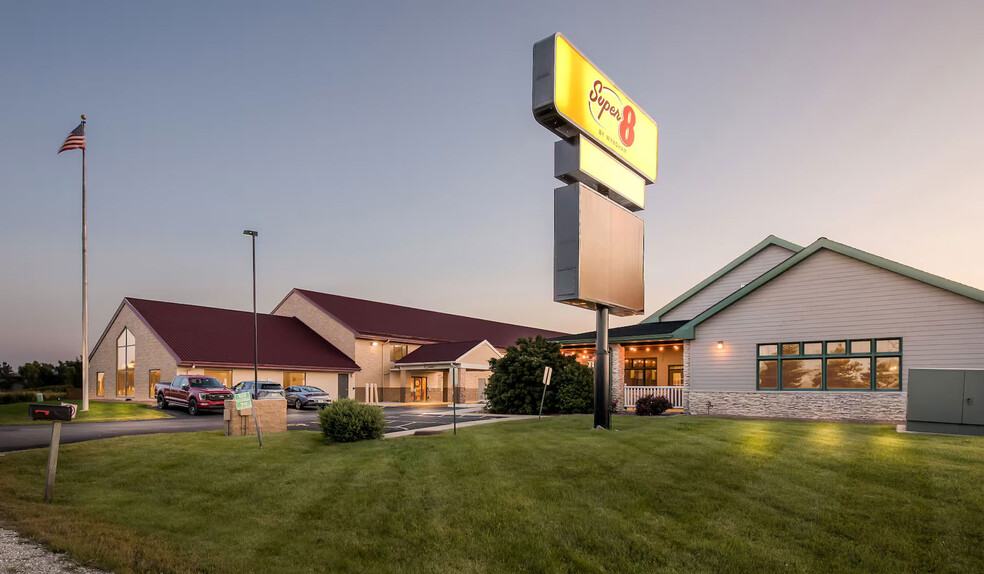 More Photos Of 910 S Sylvania Ave, Sturtevant Hotel For Sale