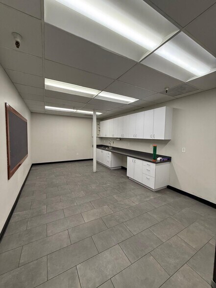 More Photos Of 7979-7989 Vickers St, San Diego Flex For Lease