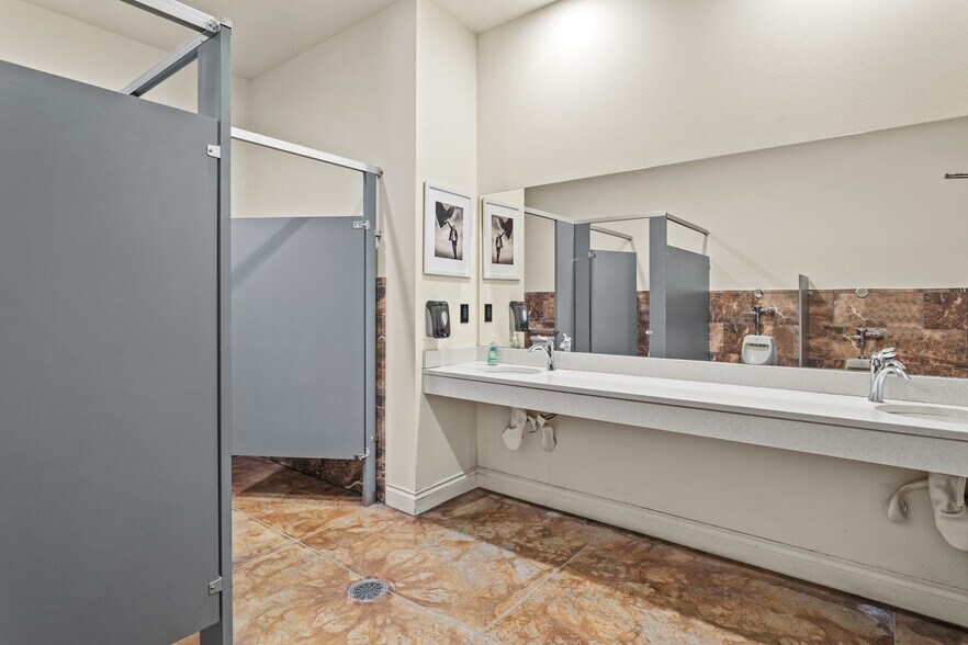 More Photos Of 7998 Vialago Pkwy, Zillah Specialty For Sale