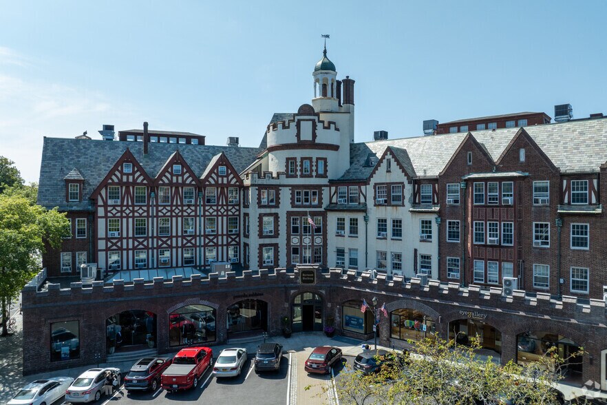 More Photos Of 14 Harwood Ct, Scarsdale Office For Lease