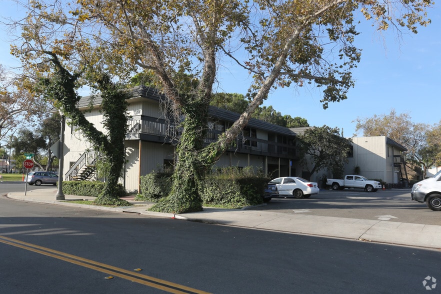 More Photos Of 205-215 W 1st St, Tustin Office For Lease