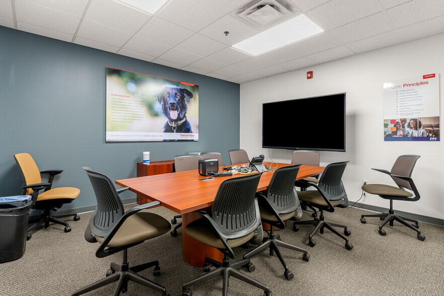 More Photos Of 4 Preston Ct, Bedford Office For Lease