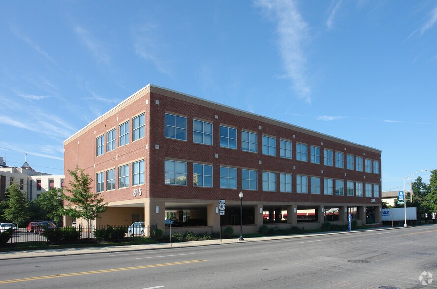 More Photos Of 815 W Broad St, Columbus Medical For Lease