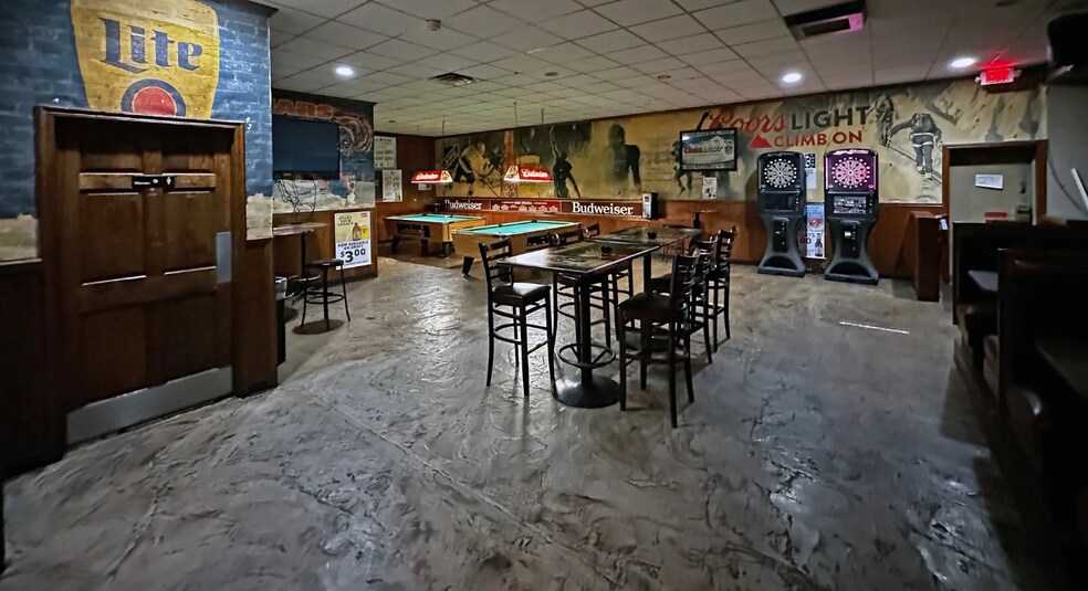 More Photos Of 1027 Sheffield Ave, Dyer Restaurant For Sale