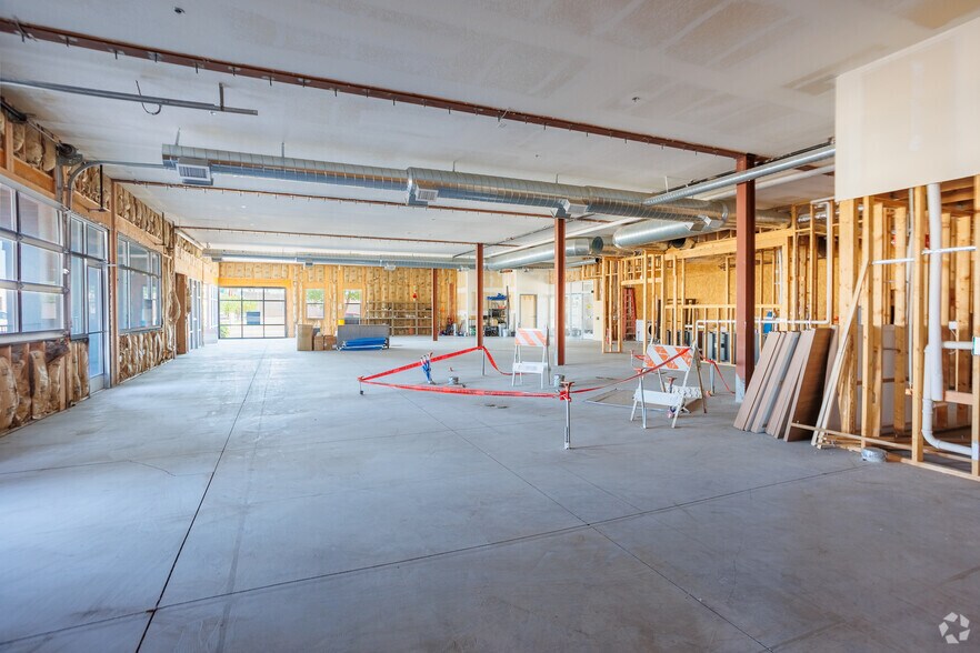 More Photos Of 950 4th St NW, Albuquerque Apartments For Sale