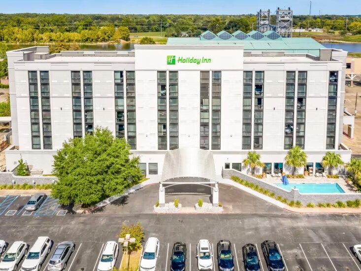 More Photos Of 701 4th St, Alexandria Hotel For Sale