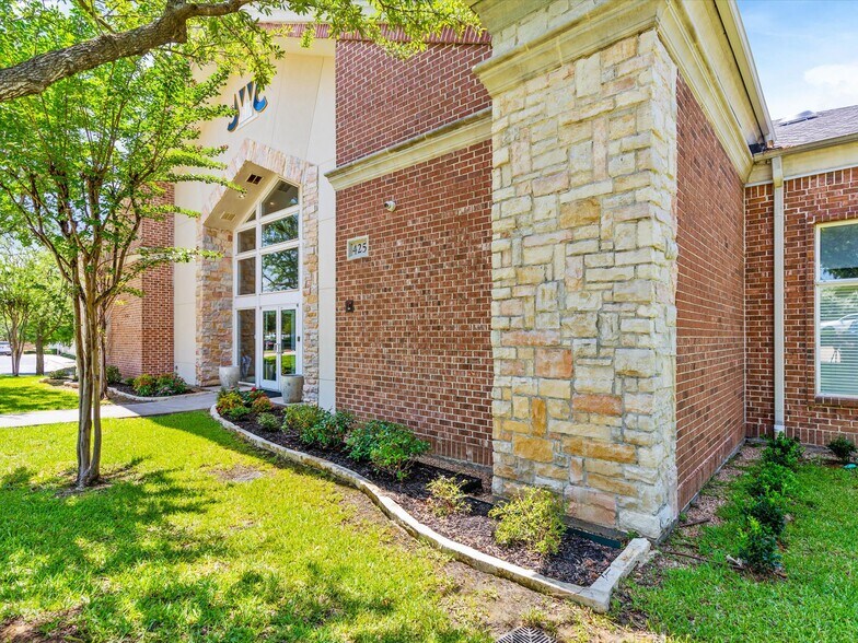 More Photos Of 425 E Southlake Blvd, Southlake Loft Creative Space For Lease