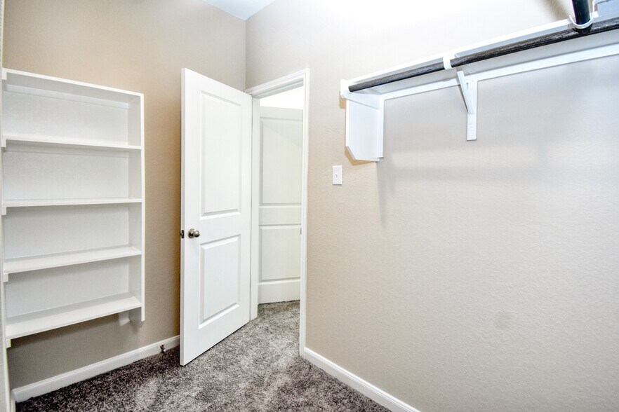 More Photos Of 6202 Oakland Rdg, San Antonio Apartments For Sale