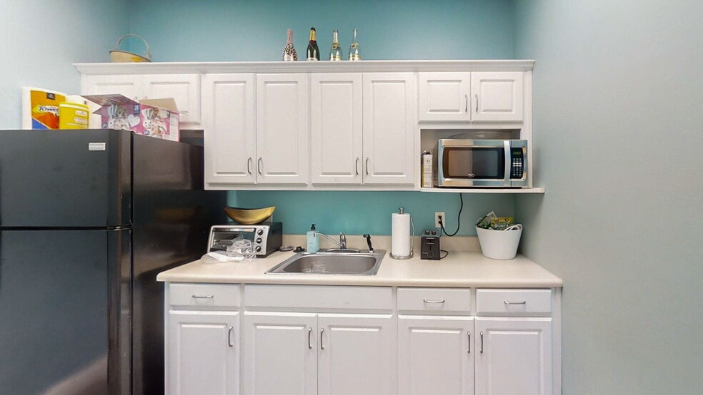 More Photos Of 7413 Whitesville Rd, Columbus Medical For Sale