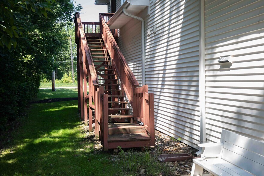 More Photos Of 3375 Blackmore Rd, Perry Light Manufacturing For Sale