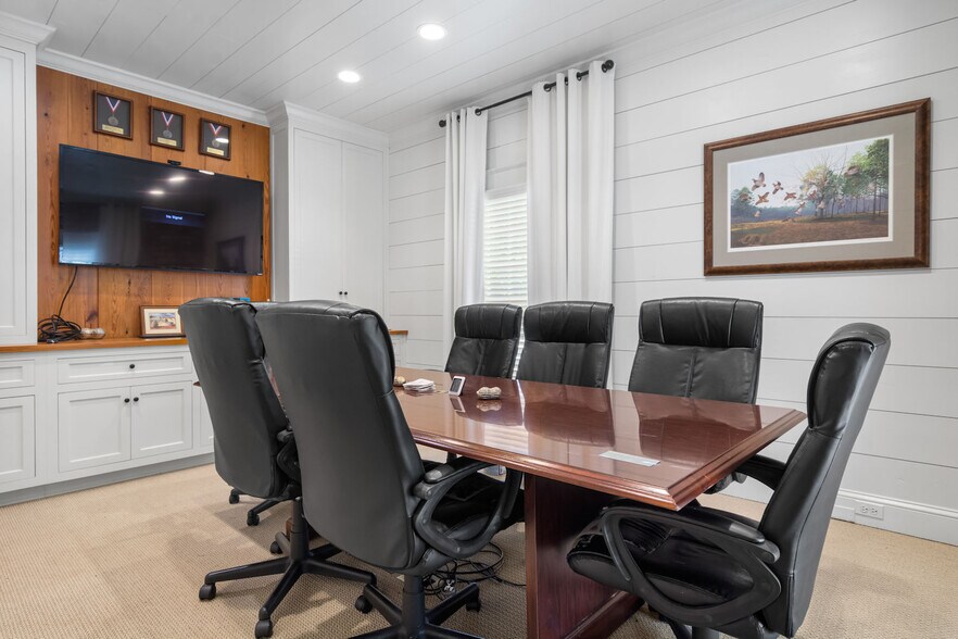 More Photos Of 2334 Lake Park Dr, Albany Office Residential For Sale