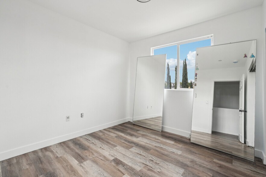 More Photos Of 2516 Malabar St, Los Angeles Apartments For Sale
