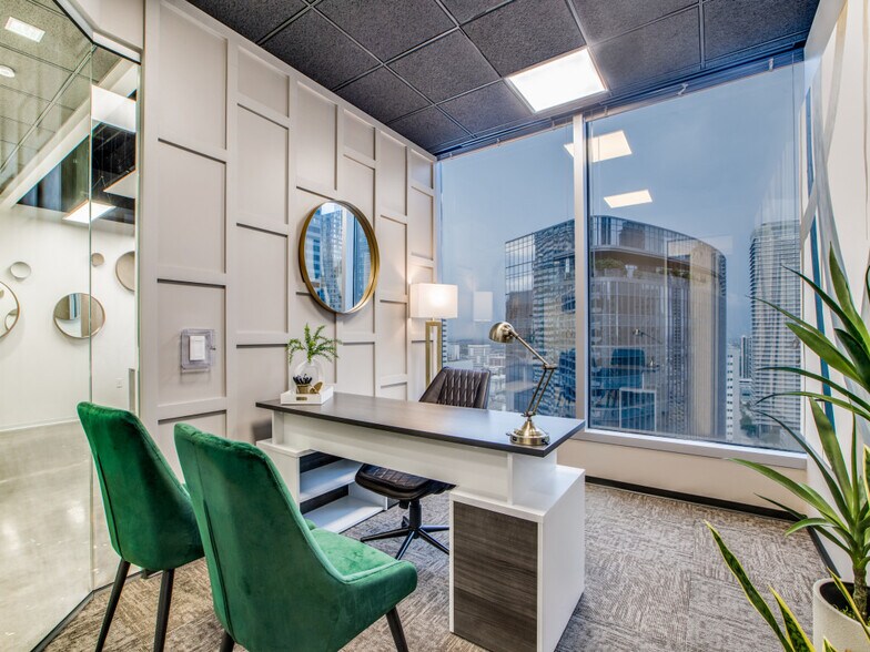 More Photos Of 1000 Main St, Houston Coworking Space