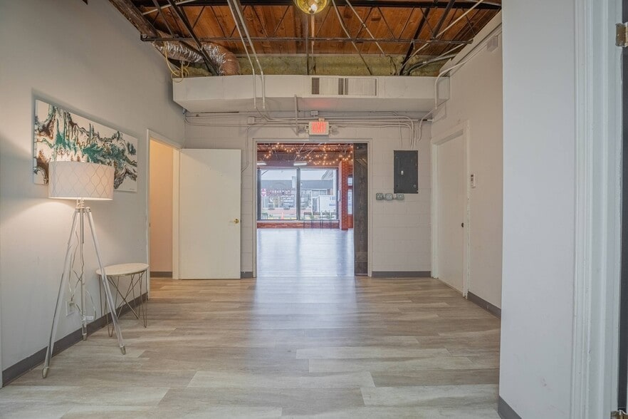 More Photos Of 48 Griffin St, McDonough Storefront For Sale