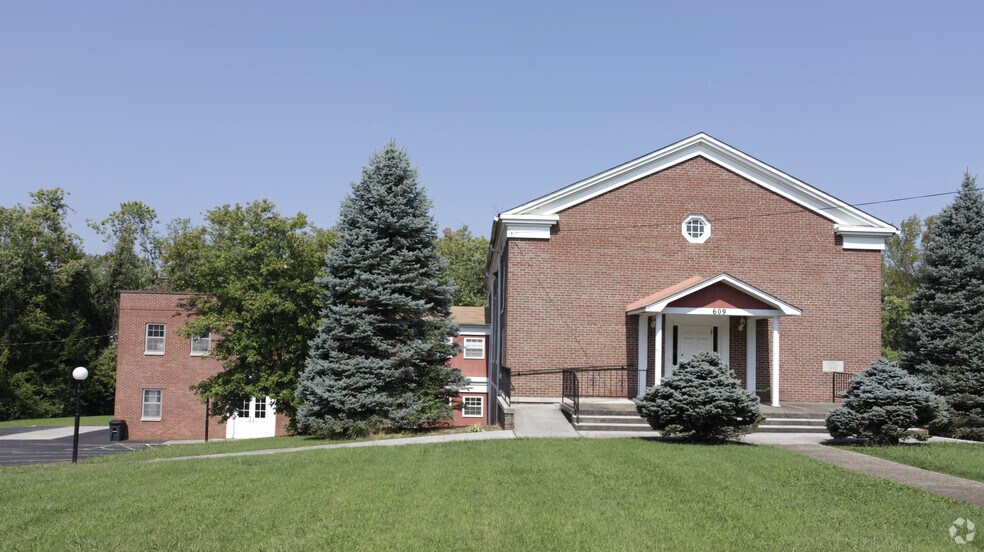 More Photos Of 609 Cedar Ln, Knoxville Office For Lease