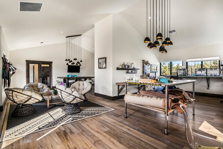 More Photos Of 19885 7th St, Bend Flex For Sale