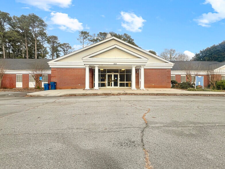 Primary Photo Of 2605 Ben Hill Rd, East Point Schools For Sale