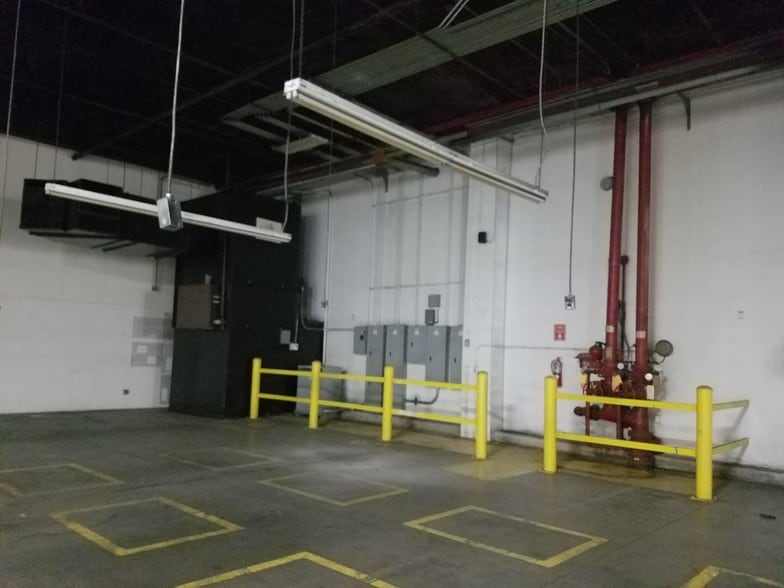 More Photos Of 1661 W Hill St, Louisville Manufacturing For Lease
