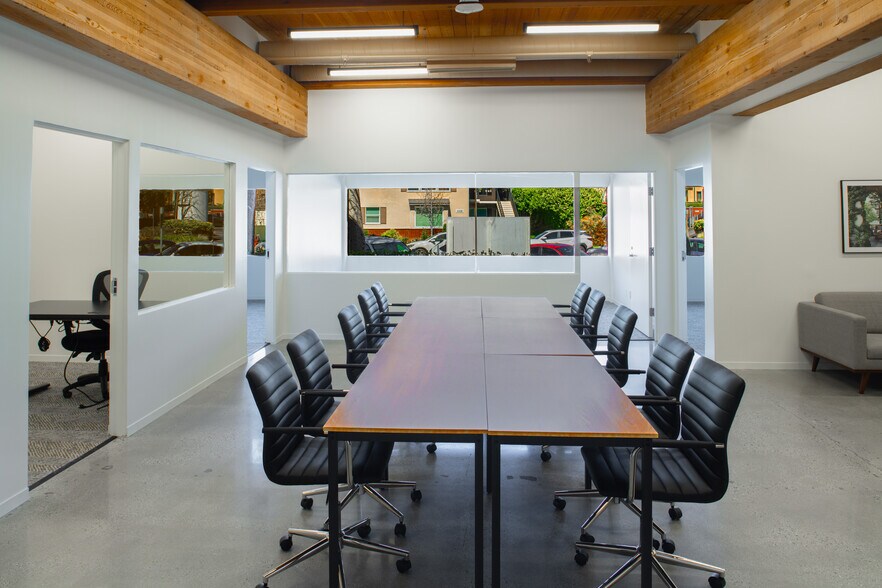 More Photos Of 4444 W Lakeside Dr, Burbank Office For Lease