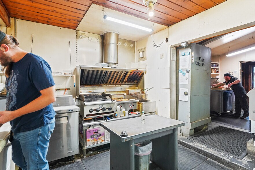 More Photos Of 4976 WA-25 Hwy, Hunters Bar For Sale