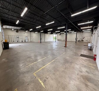 More Photos Of 441 E Plainfield Rd, Countryside Warehouse For Sale