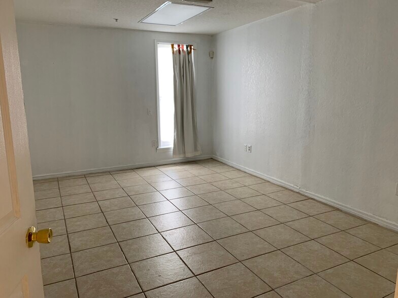 More Photos Of 725 E Silver Springs Blvd, Ocala Loft Creative Space For Sale