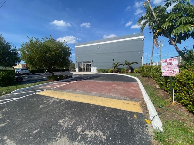 More Photos Of 4400 N Dixie Hwy, Fort Lauderdale Flex For Sale