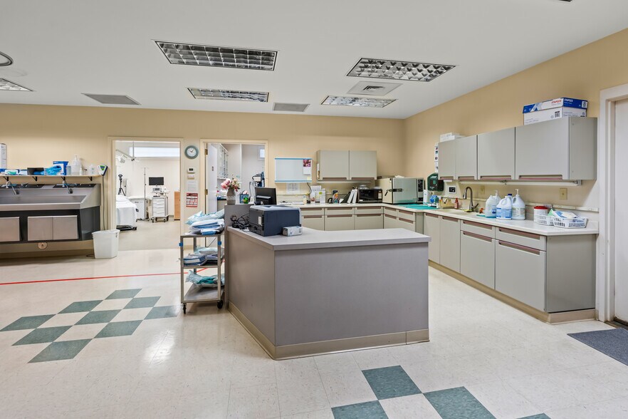 More Photos Of 1011 Lindsay St, High Point Medical For Sale