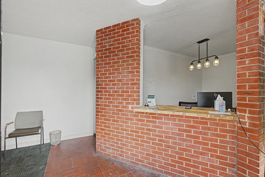 More Photos Of 1614 Holland St, Houston Office For Sale