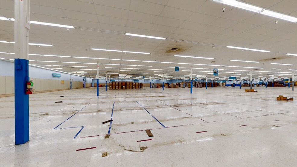 More Photos Of 1229 NW Evangeline Trwy, Lafayette Unknown For Lease