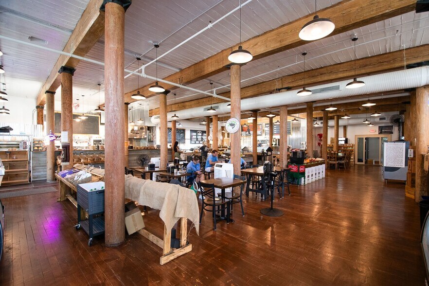 More Photos Of 912 Lady St, Columbia Office For Sale