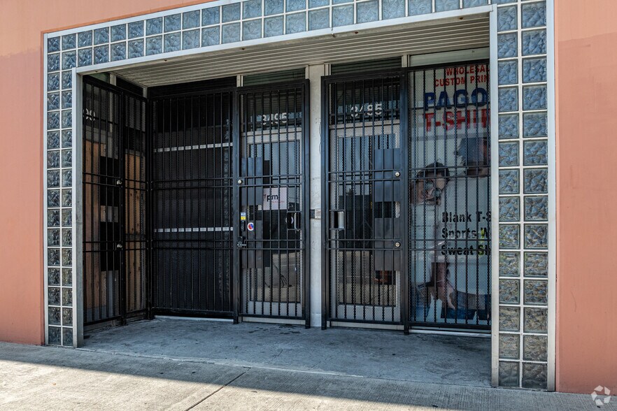 More Photos Of 3449 S Main St, Los Angeles Manufacturing For Lease