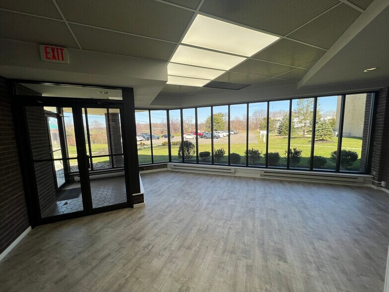 More Photos Of 86 Vanderveer Rd, Freehold Light Distribution For Lease