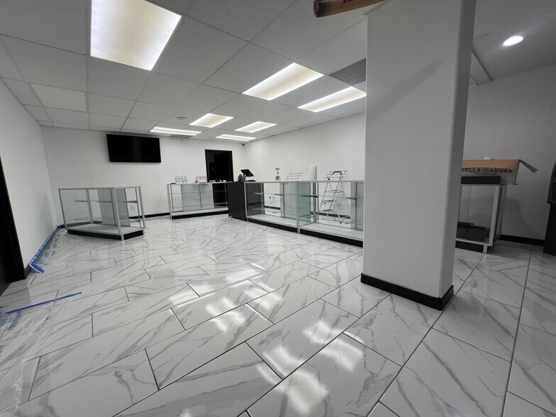 More Photos Of 7727 N May Ave, Oklahoma City General Retail For Lease