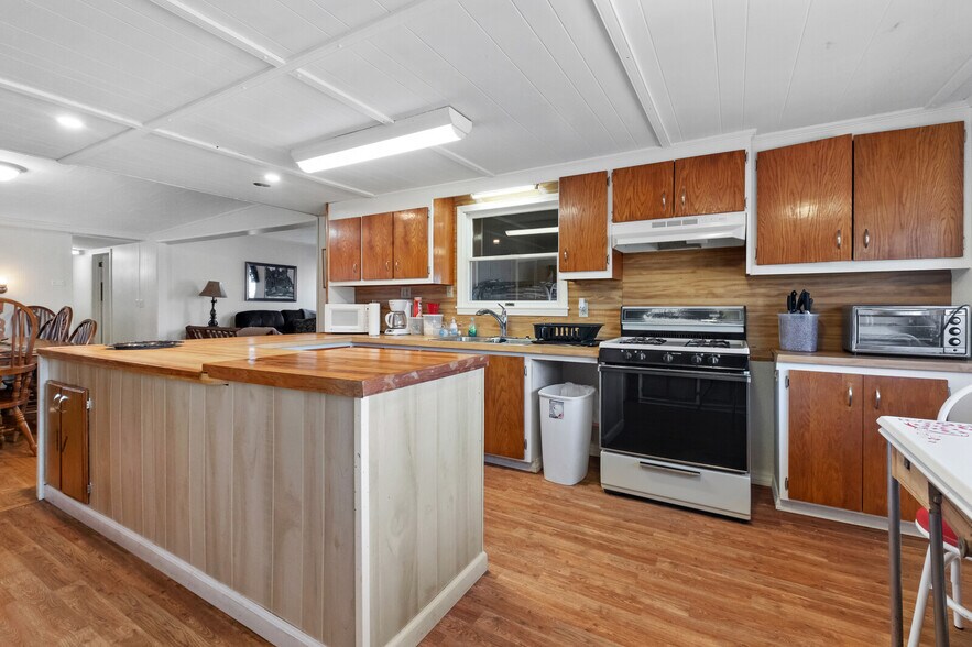 More Photos Of 7450 Highway 187, Eureka Springs Restaurant For Sale