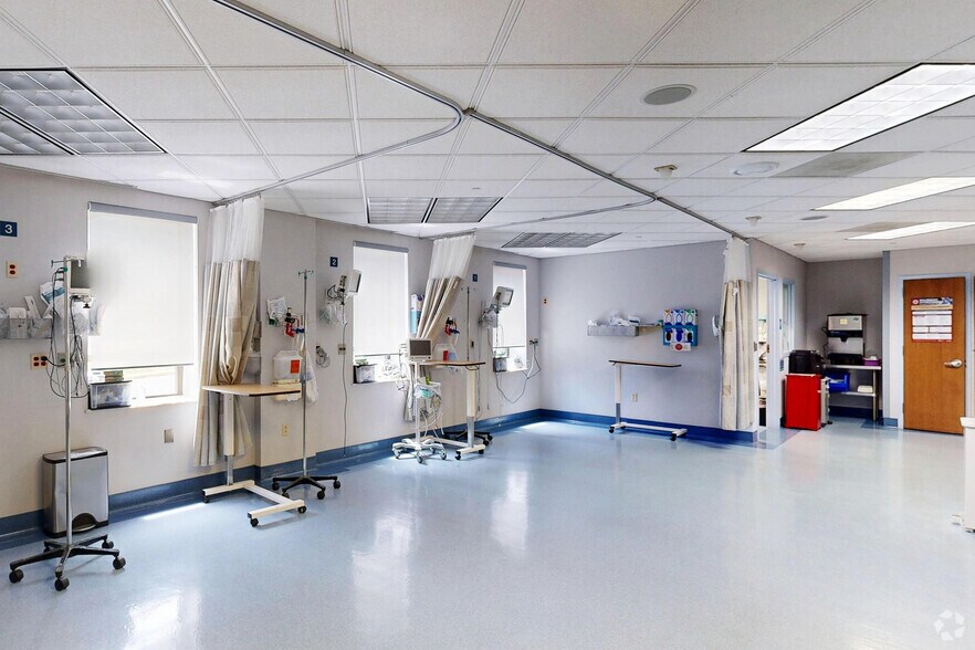 More Photos Of 555 Kinderkamack Rd, Oradell Medical For Sale
