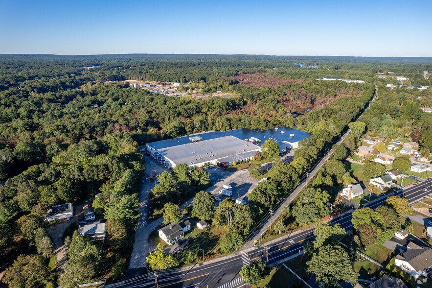 More Photos Of 1372 Main St, Coventry Warehouse For Lease