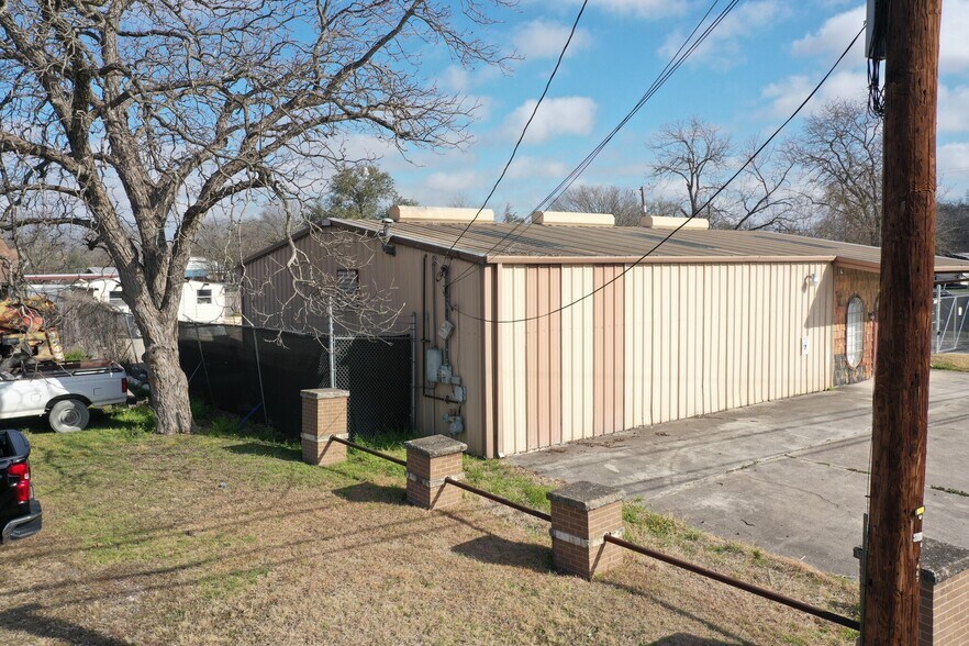More Photos Of 5447 Seguin Rd, Kirby Auto Repair For Sale