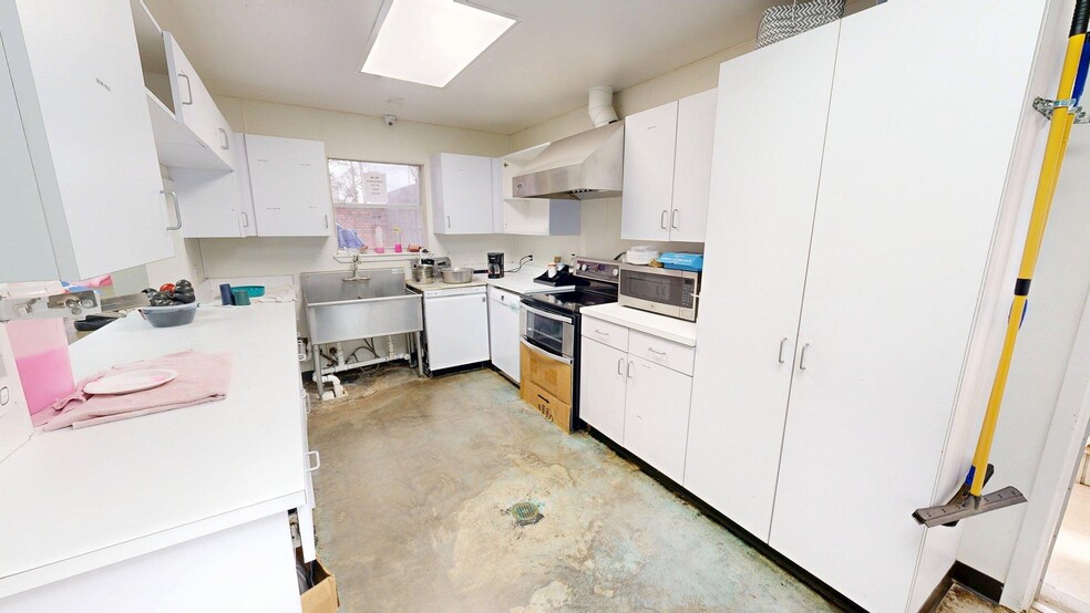 More Photos Of 3663 S Dairy Ashford Rd, Houston Veterinarian Kennel For Lease