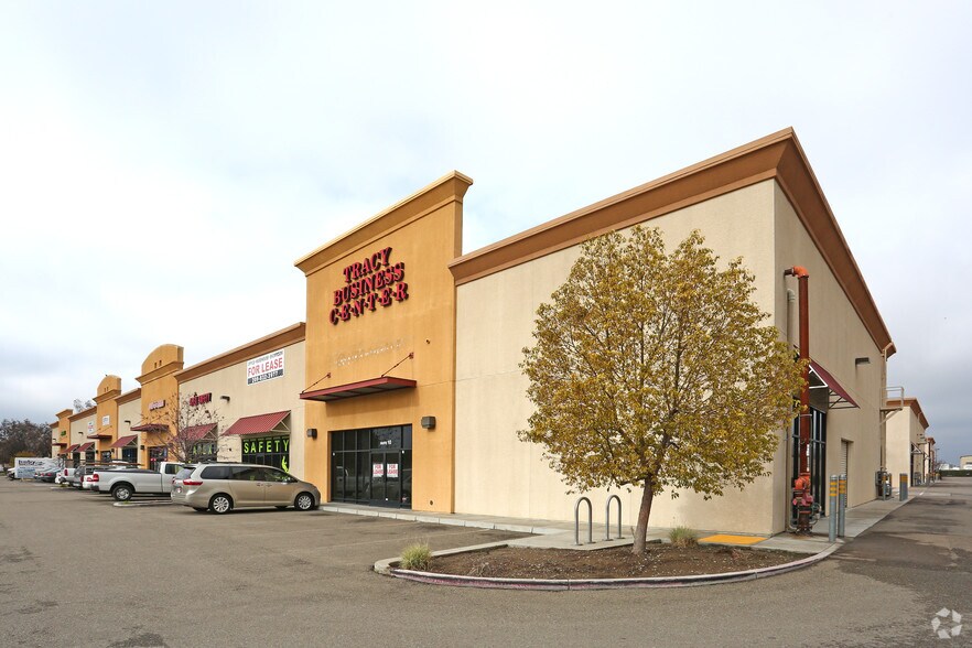 More Photos Of 470 W Larch Rd, Tracy Service For Sale