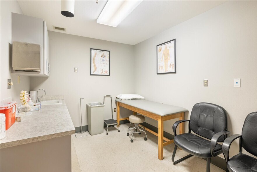 More Photos Of 2160 Capital Cir NE, Tallahassee Medical For Lease