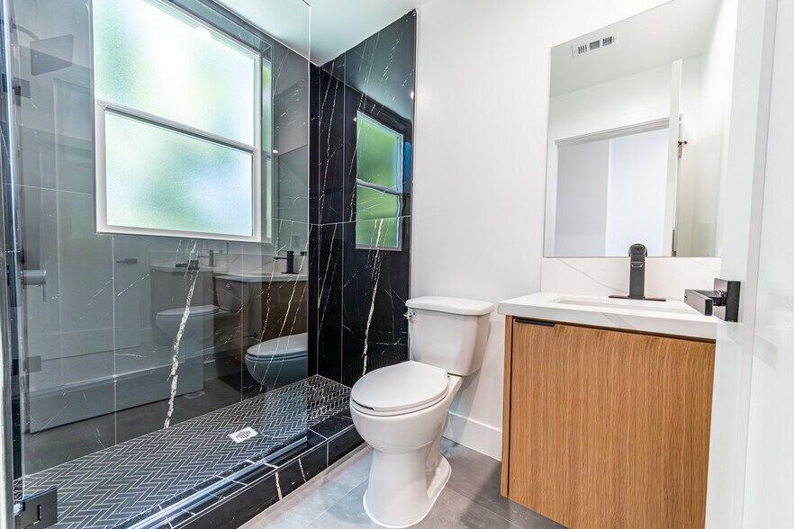 More Photos Of 1557 S Ogden Dr, Los Angeles Apartments For Sale