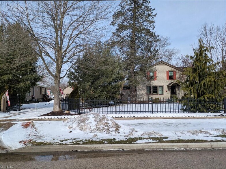 More Photos Of 17 W Walnut St, Jefferson General Retail For Sale