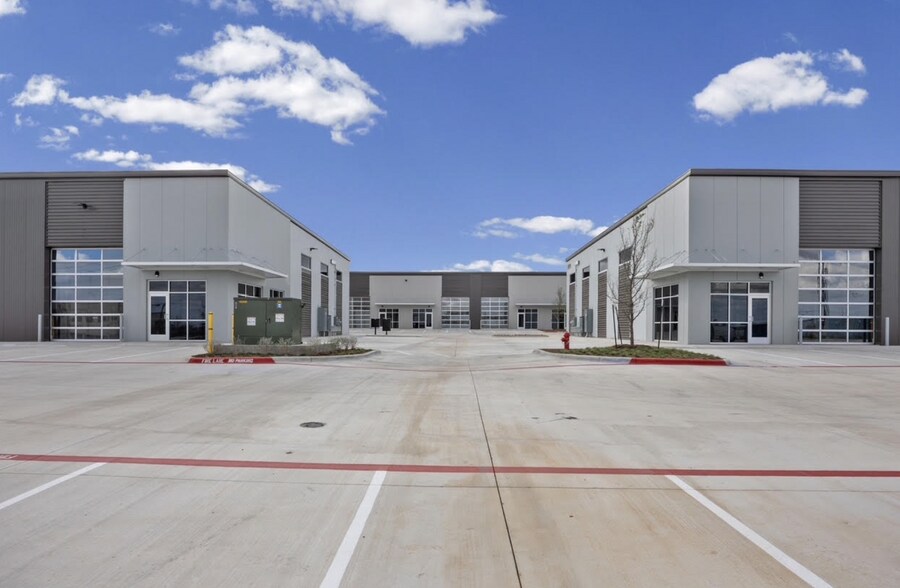 More Photos Of 2710 Business Park Dr, Buda Unknown For Lease