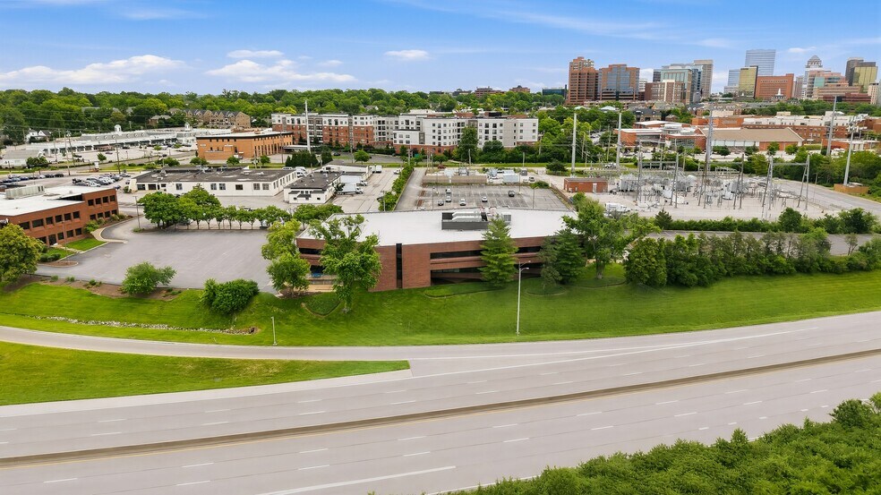 More Photos Of 8888 Ladue Rd, Ladue Medical For Lease