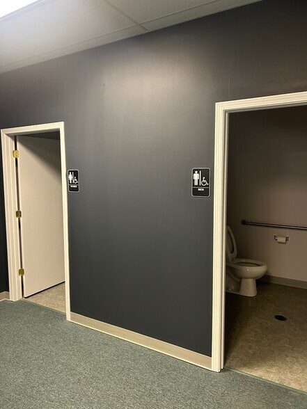 More Photos Of 3862 Race Rd, Cincinnati Light Manufacturing For Lease