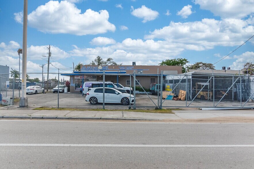 More Photos Of 3200 NW South River Dr, Miami Manufacturing For Lease