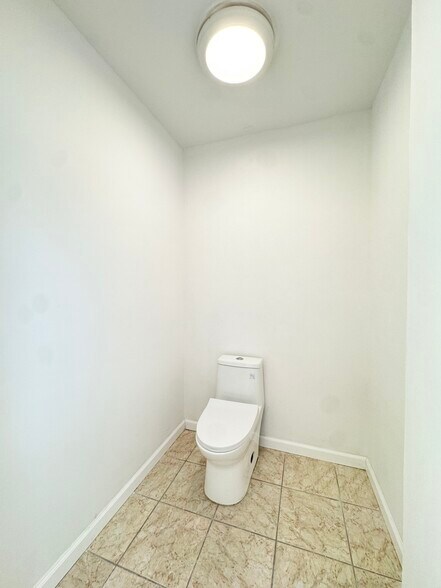 More Photos Of 3160 N 46th Ave, Saint Petersburg Warehouse For Sale
