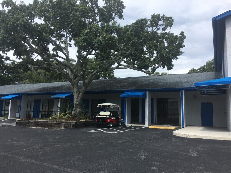 More Photos Of 537 Douglas Ave, Dunedin Storefront For Lease