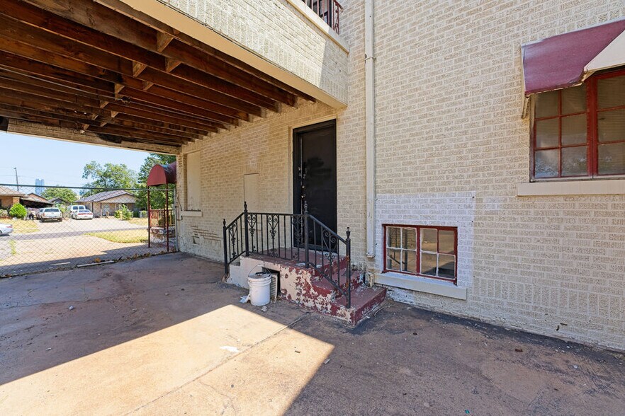 More Photos Of 400 SW 28th St, Oklahoma City Specialty For Sale